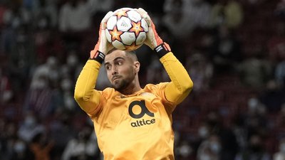 Воротар "Порту" Діоґу Кошта встановив рекорд Ліги чемпіонів за відбитими пенальті: відео сейвів португальця