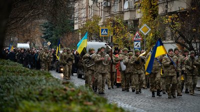 В Ужгороді попрощалися з двома захисниками — Олегом Губалем та Олегом Гричушенком В Ужгороді попрощалися з двома захисниками — Олегом Губалем та Олегом Гричушенком