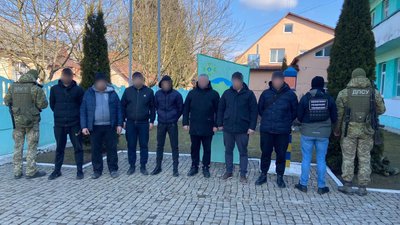 На Закарпатті затримали 14 чоловіків, які намагалися перетнути кордон поза пунктами пропуску