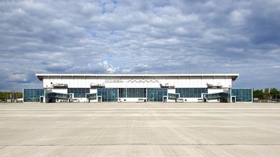 Нову злітну смугу Одеського аеропорту планують відкрити влітку