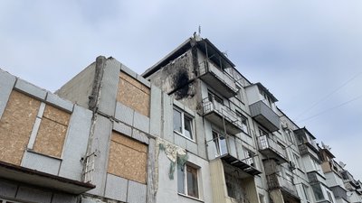 У Полтаві оголосили тендер на реконструкцію пошкодженого ракетою будинку на вулиці Баленка