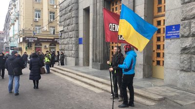 Харківську міськраду пікетують противники повернення пр. Жукова Харківську міськраду пікетують противники повернення пр. Жукова