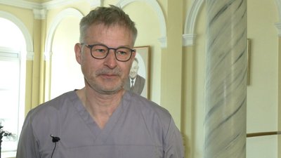Львівських лікарів та студентів-медиків вчили оперувати грижу