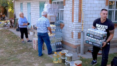 Тушкованки, консервація та маскувальні сітки: з Вінниччини відправлять гумвантаж на Харківщину Тушкованки, консервація та маскувальні сітки: з Вінниччини відправлять гумвантаж на Харківщину