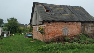 Зруйнований ліс і зірвані дахи: у громаді на Волині досі ліквідовують наслідки буревію Зруйнований ліс і зірвані дахи: у громаді на Волині досі ліквідовують наслідки буревію