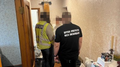 Хмельничанку підозрюють у вимаганні 7 тисяч доларів оформленням інвалідності