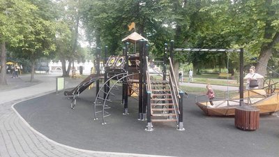 На фото дитячий майданчик, про який йдеться у справі. На фото дитячий майданчик, про який йдеться у справі.