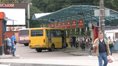 Рівне: деякі маршрутки вийшли на приміські рейси, хоч у ОДА – не дозволили Рівне: деякі маршрутки вийшли на приміські рейси, хоч у ОДА – не дозволили