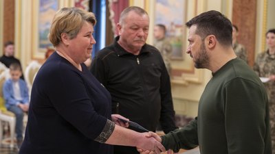 Зеленський вручив сертифікат на житло рідним Героя України з Івано-Франківщини Степана Тарабалки