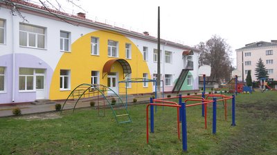 На Рівненщині відкрили термомодернізований дитсадок. Чиновники влаштували урочистості