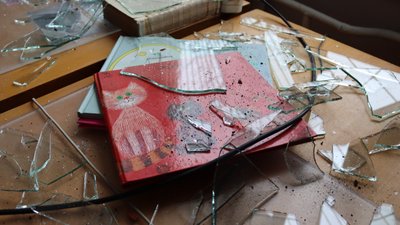 Обстріл, дитяча бібліотека