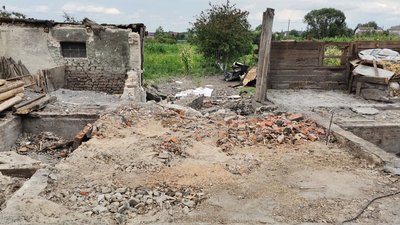 У селі на Волині розбирають завали після падіння уламків ракети. За чий кошт ремонтуватимуть будинки