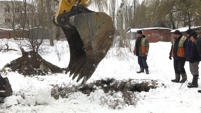 У Житомирі ліквідують порив колектора У Житомирі ліквідують порив колектора