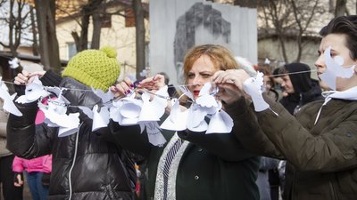 "Ангели пам'яті". У Чернівцях вшанували пам'ять Героїв Небесної Сотні "Ангели пам'яті". У Чернівцях вшанували пам'ять Героїв Небесної Сотні