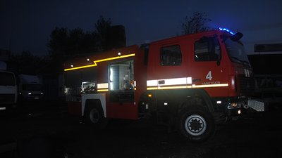 У Миколаєві рятувальники гасили пожежу в складському приміщенні У Миколаєві рятувальники гасили пожежу в складському приміщенні