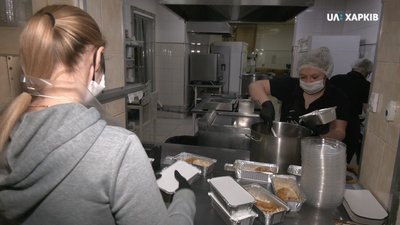 Безкоштовна їжа та кава: як заклади харчування у Харкові допомагають медикам в умовах пандемії Безкоштовна їжа та кава: як заклади харчування у Харкові допомагають медикам в умовах пандемії