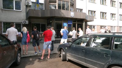Обшуки на підприємстві у Рівному стали причиною трьох пікетів. Чому це сталось Обшуки на підприємстві у Рівному стали причиною трьох пікетів. Чому це сталось
