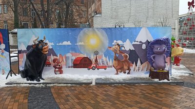 Грінч, Фердинад та Майк Вазовський: новорічні фотозони у Вінниці Грінч, Фердинад та Майк Вазовський: новорічні фотозони у Вінниці