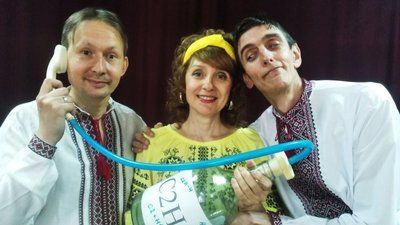 Ой, не будем горювати! У Миколаєві студентський театр виступає з розважальною програмою