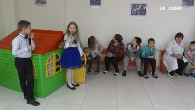 Колекцію фотографій подарували обласній дитячій лікарні вихованці сумського гуртка