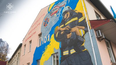 Рятувальникам присвятили новий мурал у Києві — ДСНС