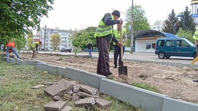 У Житомирі розпочали ремонтувати тротуари: на яких вулицях з'явиться нове покриття У Житомирі розпочали ремонтувати тротуари: на яких вулицях з'явиться нове покриття