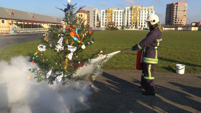 Як безпечно провести новорічні свята. Поради прикарпатських рятувальників