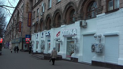 Біла фарба на історичній будівлі - «в законі»