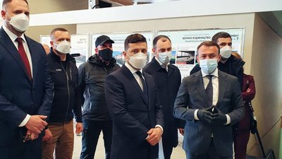 Зеленський анонсував електронну чергу у пункті пропуску "Тиса"