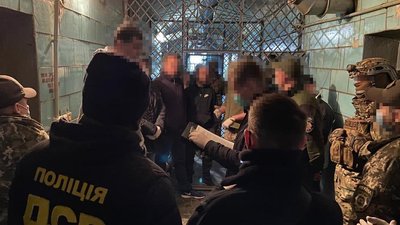 Правоохоронці оголосили про підозру "наглядачу" за Хмельницьким СІЗО у поширені злочинного впливу