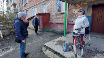 У Сумах багатоповерхівка понад місяць без газу та вікон через вибухову хвилю від обстрілу У Сумах багатоповерхівка понад місяць без газу та вікон через вибухову хвилю від обстрілу