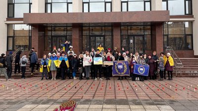 У Черкасах згадали загиблих від авіаудару в Маріуполі У Черкасах згадали загиблих від авіаудару в Маріуполі