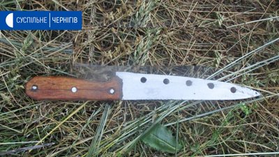 Ніж, який вилучили у підозрюваного Ніж, який вилучили у підозрюваного