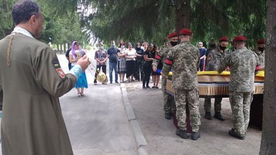 У Сумах простилися з померлим в ООС бійцем
