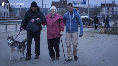 "Люди говорили, що це останній шанс виїхати". Як в Ірпені намагаються покинути місто "Люди говорили, що це останній шанс виїхати". Як в Ірпені намагаються покинути місто