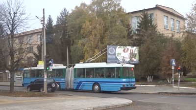 Виготовлений за авіаційними технологіями: у Черкасах курсує унікальний тролейбус
