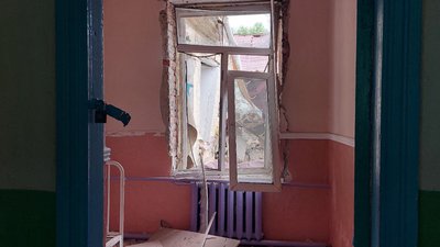 У Юнаківці на Сумщині військові РФ обстріляли дитсадок. ФОТО У Юнаківці на Сумщині військові РФ обстріляли дитсадок. ФОТО