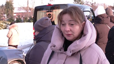 Сусідка Артема Гоцалюка-Оксана, 30 листопада 2023. Фото: Суспільне Хмельницький. Сусідка Артема Гоцалюка-Оксана, 30 листопада 2023. Фото: Суспільне Хмельницький.
