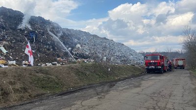 Поблизу Полтави горить сміттєзвалище