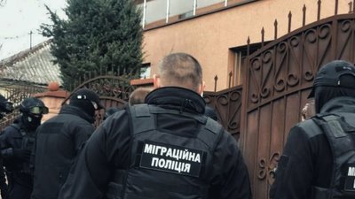 На Закарпатті судитимуть депутата за незаконне утримання громадян Індії
