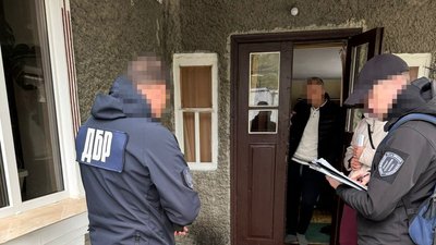 Розстріл поліцейських на Вінниччині: у допомозі чоловікам підозрюють військових Розстріл поліцейських на Вінниччині: у допомозі чоловікам підозрюють військових