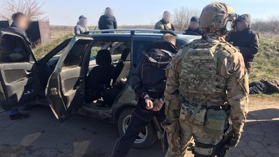 На Донеччині на хабарях від "ДНР" затримали двох співробітників СБУ