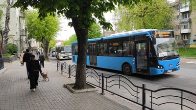 В аварії на Винниченка у Луцьку травмувалася жінка: рух ускладнений В аварії на Винниченка у Луцьку травмувалася жінка: рух ускладнений