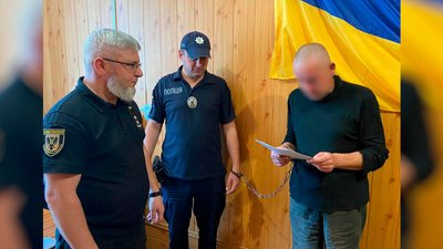 П’ять днів катував і не випускав з дому: поліція затримала підозрюваного у знущанні жінки та двох дітей П’ять днів катував і не випускав з дому: поліція затримала підозрюваного у знущанні жінки та двох дітей