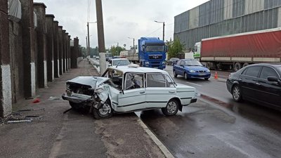 У Житомирі сталася ДТП – травмованого водія ВАЗівки госпіталізували
