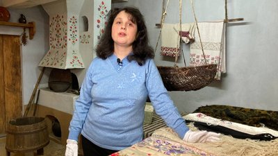працівниця обласного краєзнавчого музею Галина Завіша працівниця обласного краєзнавчого музею Галина Завіша