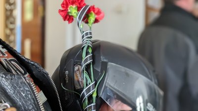 "Десантник, байкер, дайвер". У Сумах провели в останню путь захисника Ігоря Коломійця "Десантник, байкер, дайвер". У Сумах провели в останню путь захисника Ігоря Коломійця