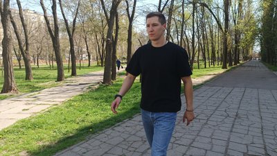 Викладач з Миколаєва випускає власні пісні, які пише у перервах між уроками Викладач з Миколаєва випускає власні пісні, які пише у перервах між уроками