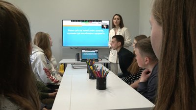 "Vseli Hub": в селі на Чернігівщині в приміщенні старої бібліотеки створили молодіжний простір "Vseli Hub": в селі на Чернігівщині в приміщенні старої бібліотеки створили молодіжний простір