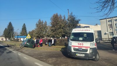 У ДТП на Івано-Франківщині травмувалися дві пасажирки У ДТП на Івано-Франківщині травмувалися дві пасажирки